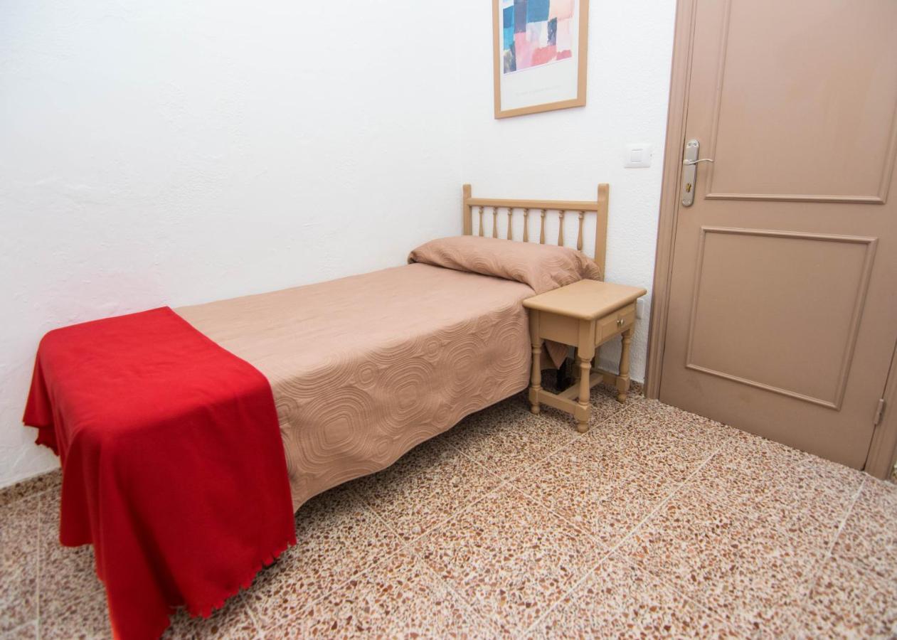Pensión Alcalá Exterior foto
