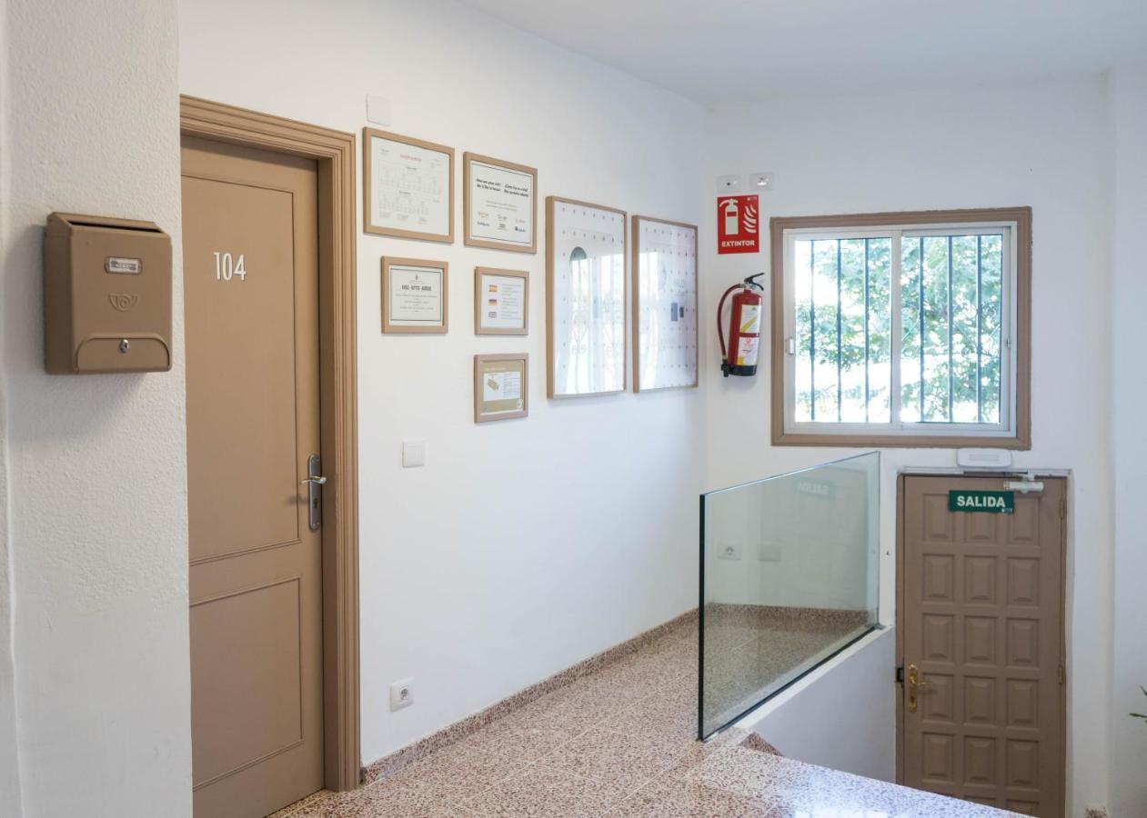 Pensión Alcalá Exterior foto